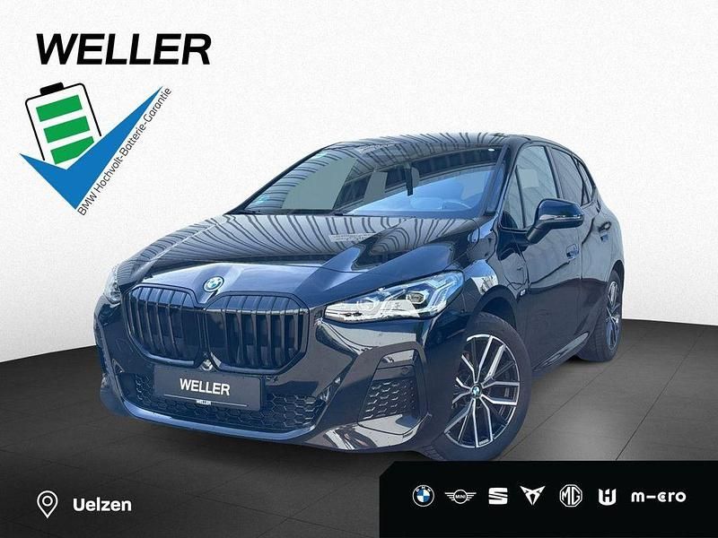 Black sapphire (schwarz) Gebraucht 2023 BMW 225 Active Tourer M Sport Van / Kleinbus | 36.900 € (Fairer Preis) - Bild 1/4