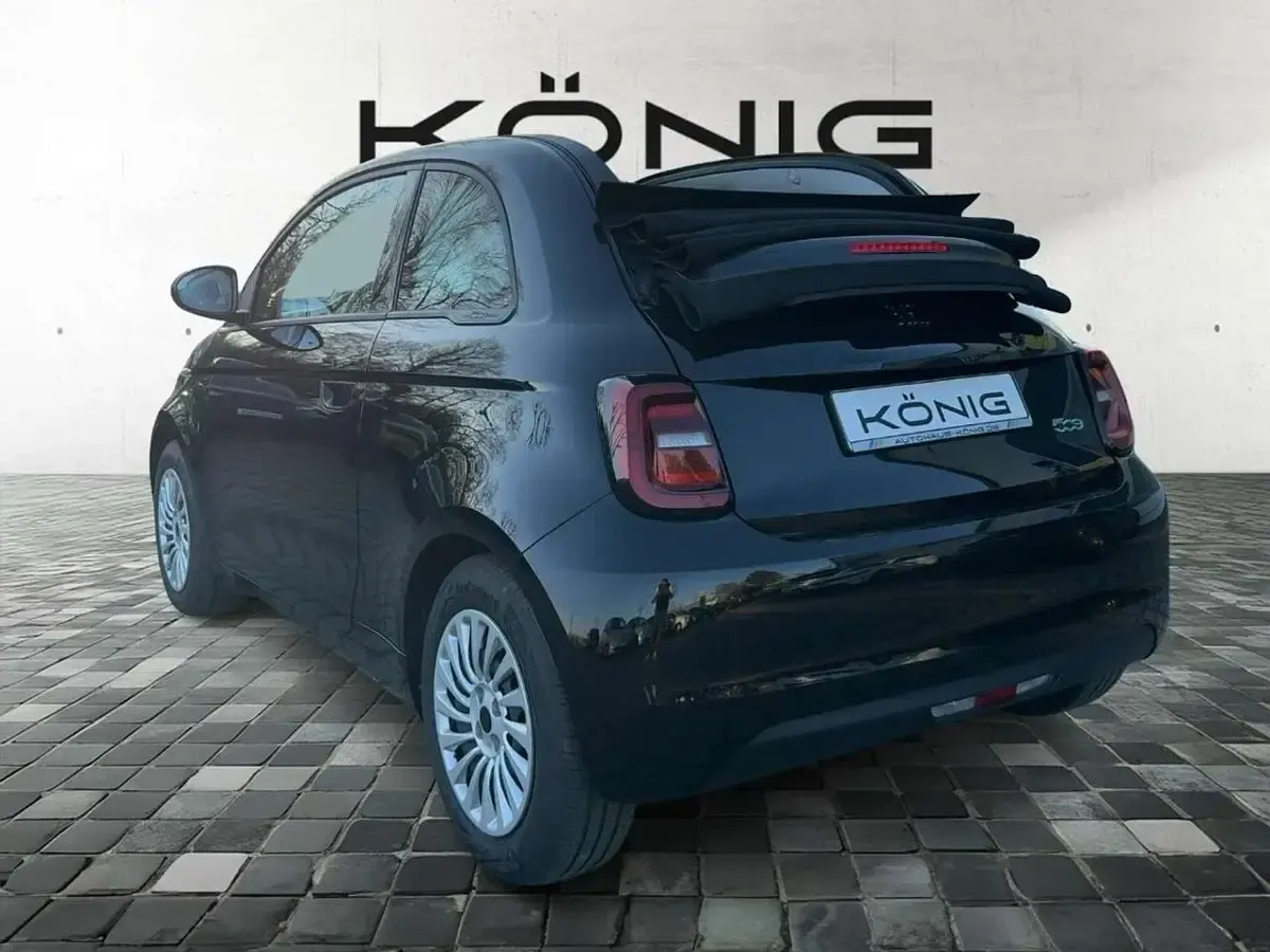Gebraucht Fiat 500e 86 kW (118 PS) 2023 Onyx schwarz (10n) Cabrio