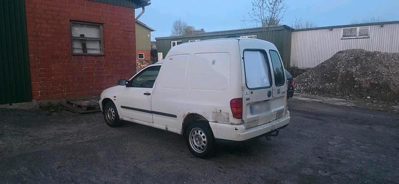 Second-hand VW Caddy 64 CP (47 kW) 2002 Alb Monovolum