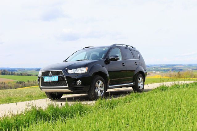 Gebraucht Mitsubishi Outlander 177 PS (130 kW) 2012 Schwarz metallic SUV