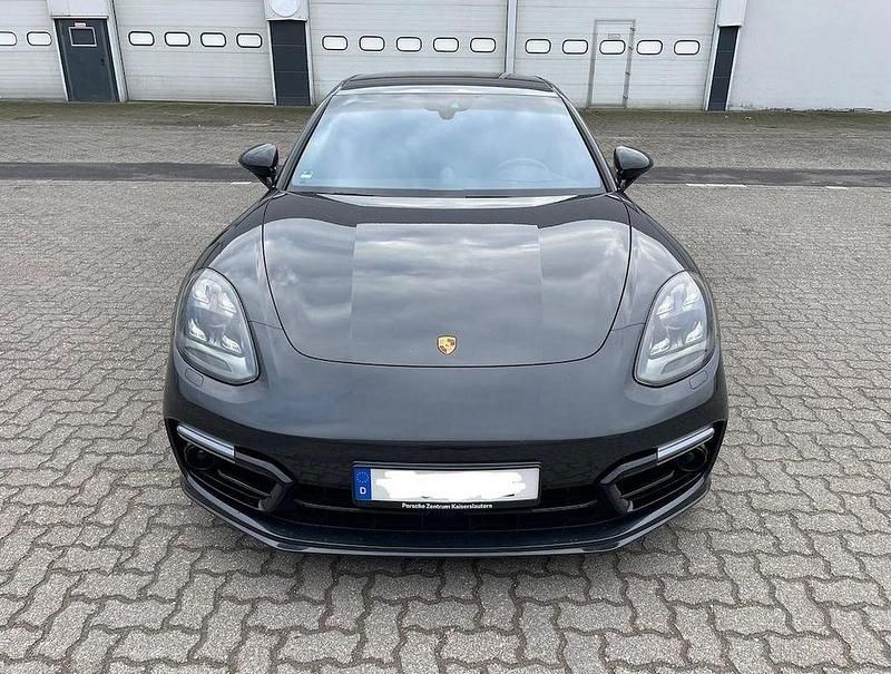 Grau Gebraucht 2017 Porsche Panamera Turbo Executive Limousine | 68.000 € (Etwas zu teuer) - Bild 1/4