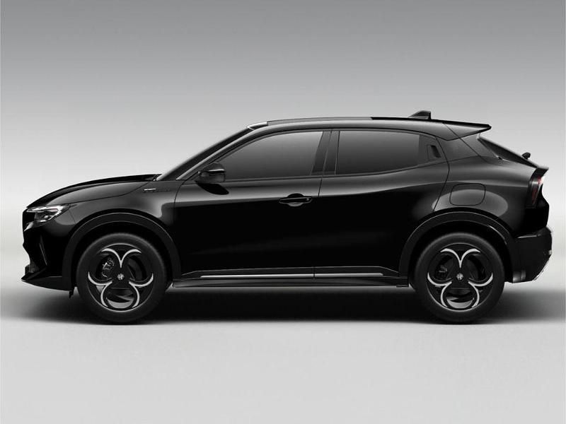 Neu Alfa Romeo GT Junior Edizione Speciale 145 PS (106 kW) 2026 Schwarz SUV