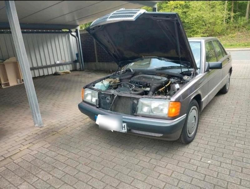 Gebraucht Mercedes 190 109 PS (80 kW) 1990 Violet Limousine