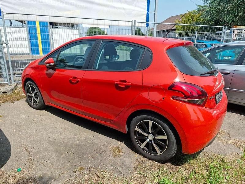 Gebraucht Peugeot 208 Active 82 PS (60 kW) 2018 Orange power/metallic Kleinwagen