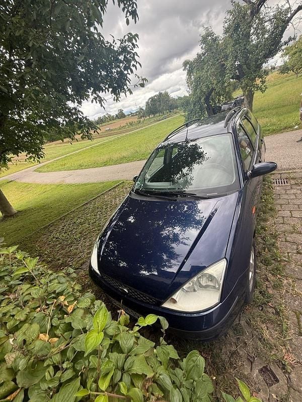 Blau Gebraucht 2004 Ford Focus Ambiente Kombi | 600 € (Guter Preis) - Bild 1/4