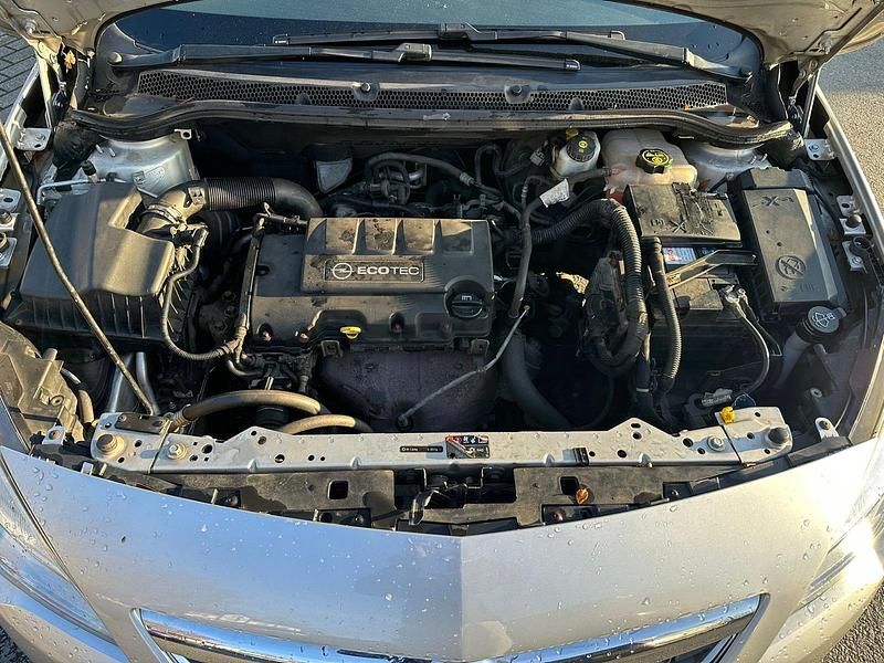 Gebraucht Opel Astra 101 PS (74 kW) 2012 Grau Kombi