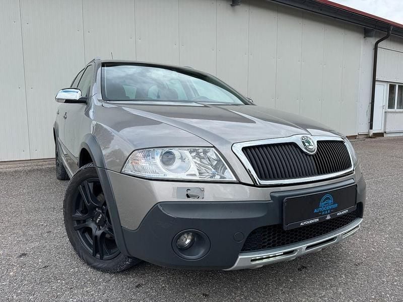Beige Gebraucht 2008 Skoda Octavia Scout 4x4 Kombi | 6.999 € (Teuer) - Bild 1/4