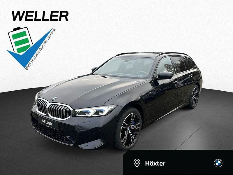 Black sapphire (schwarz) Gebraucht 2025 BMW 330e M Sport Kombi | 47.280 € (Fairer Preis) - Bild 1/4