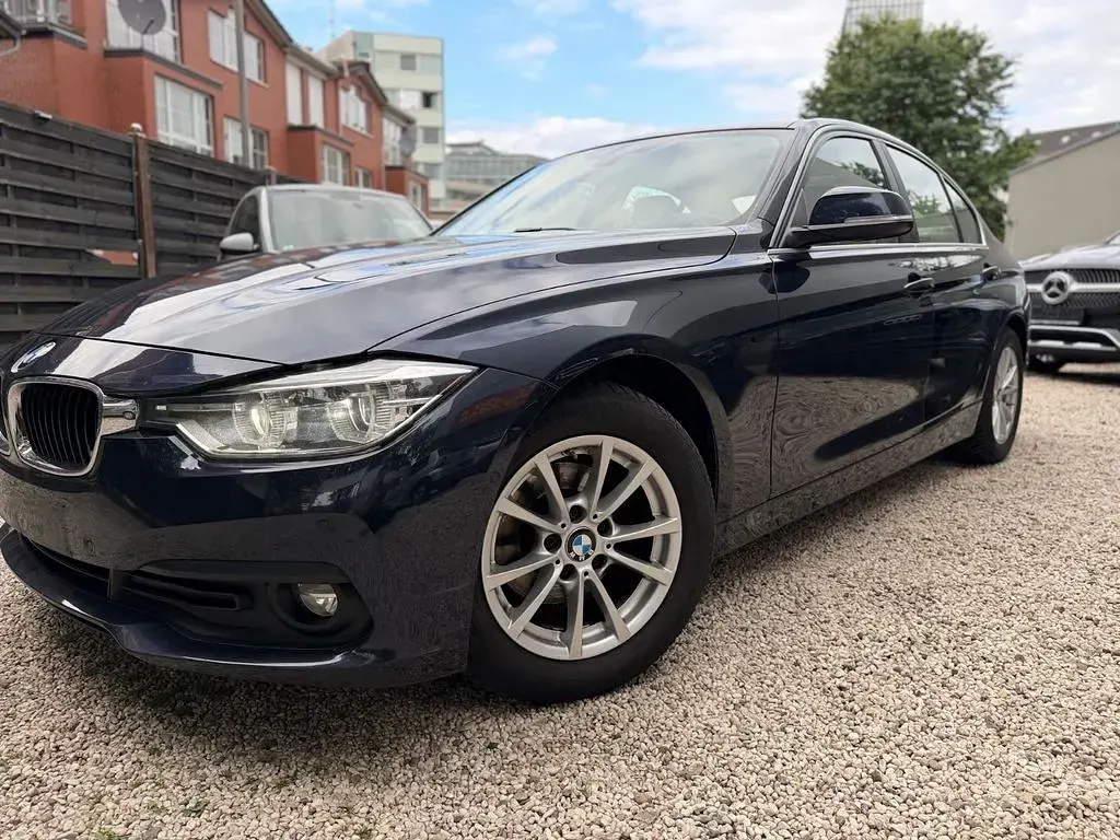 Gebraucht BMW 320 Advantage 163 PS (119 kW) 2016 Blau Limousine