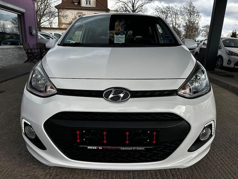 Gebraucht Hyundai i10 Passion 67 PS (49 kW) 2016 Weiß Kleinwagen