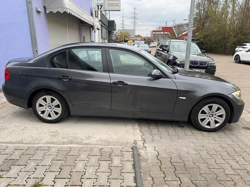 Gebraucht BMW 318 129 PS (94 kW) 2005 Grau Limousine