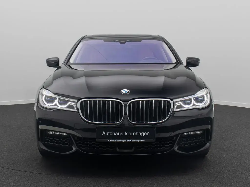 Gebraucht BMW 750 M Sport 400 PS (294 kW) 2019 Saphirschwarz475 Limousine