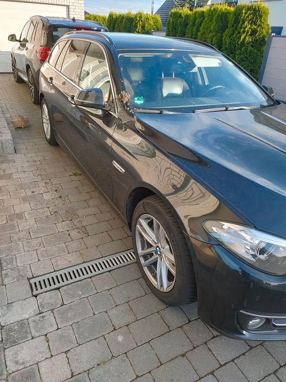 Schwarz Gebraucht 2015 BMW 520 Luxury Line Kombi | 9.000 € (Superpreis) - Bild 1/2