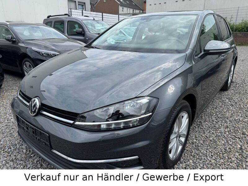 Grau Gebraucht 2018 VW Golf VII Comfortline Limousine | 11.200 € (Guter Preis) - Bild 1/4