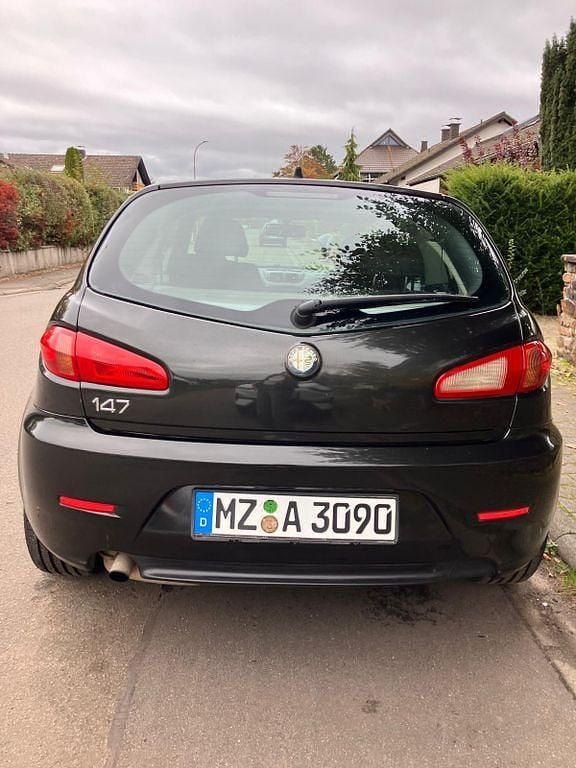 Schwarz Gebraucht 2006 Alfa Romeo 147 Progression Kleinwagen | 947 € (Guter Preis) - Bild 1/4