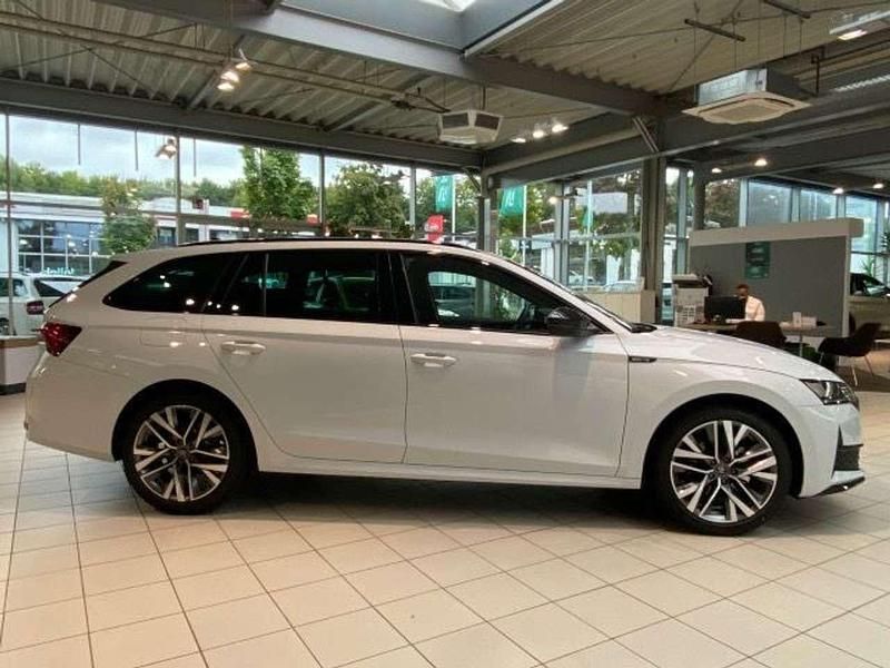 Neu Skoda Octavia SportLine 150 PS (110 kW) 2025 Weiß (moonweiss metallic) Kombi