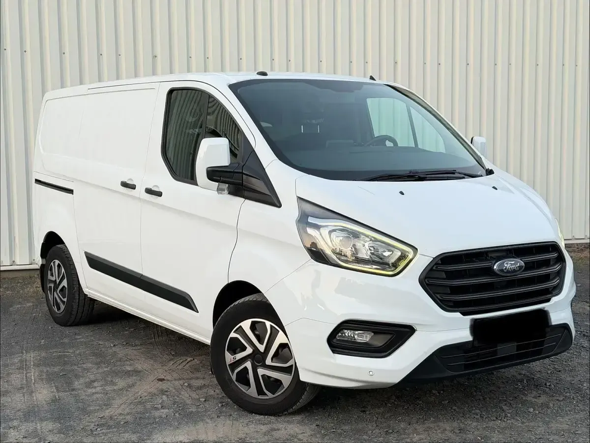 Gebraucht Ford 300 105 PS (77 kW) 2018 Weiß Van / Kleinbus