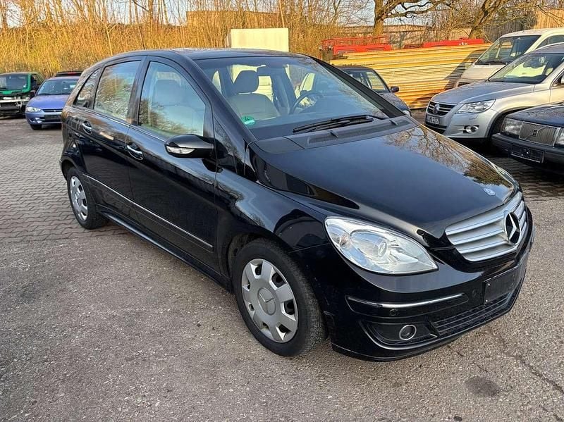 Kosmosschwarz Gebraucht 2008 Mercedes B180 Van / Kleinbus | 4.999 € (Fairer Preis) - Bild 1/4