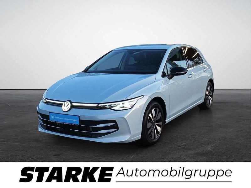 Silber (crystal ice blue metallic) Gebraucht 2025 VW Golf Goal Limousine | 30.880 € (Teuer) - Bild 1/4