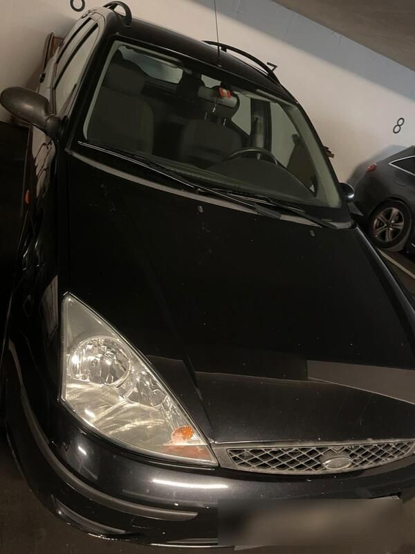 Schwarz Gebraucht 2003 Ford Focus Limousine | 900 € (Etwas zu teuer) - Bild 1/3