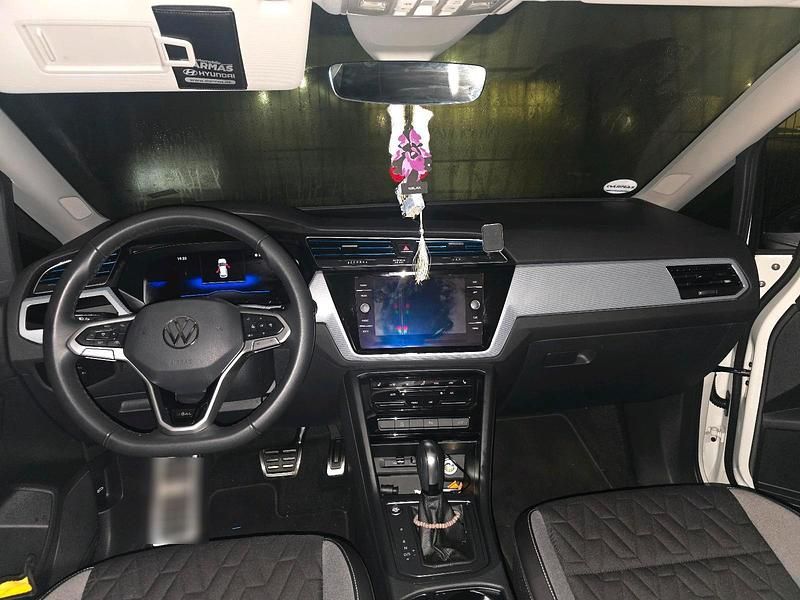 Gebraucht VW Touran 150 PS (110 kW) 2024 Weiß Van / Kleinbus