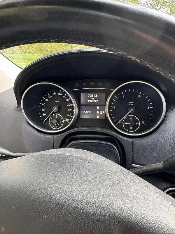 Grau Gebraucht 2011 Mercedes ML300 SUV | 17.800 € (Teuer) - Bild 1/4