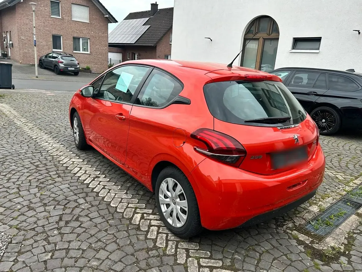 Gebraucht Peugeot 208 86 PS (63 kW) 2016 Orange Kleinwagen