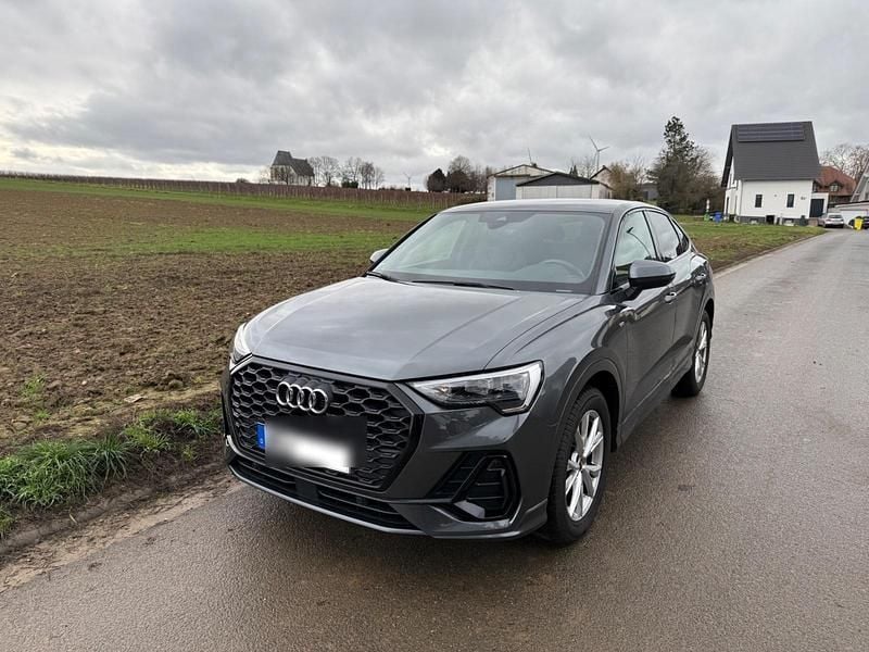 Grau Gebraucht 2021 Audi Q3 Sportback S-Line SUV | 29.900 € (Guter Preis) - Bild 1/4