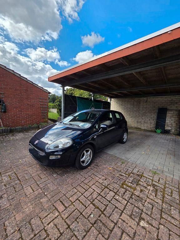 Blau Gebraucht 2015 Fiat Punto Pop Kleinwagen | 3.499 € (Fairer Preis) - Bild 1/4