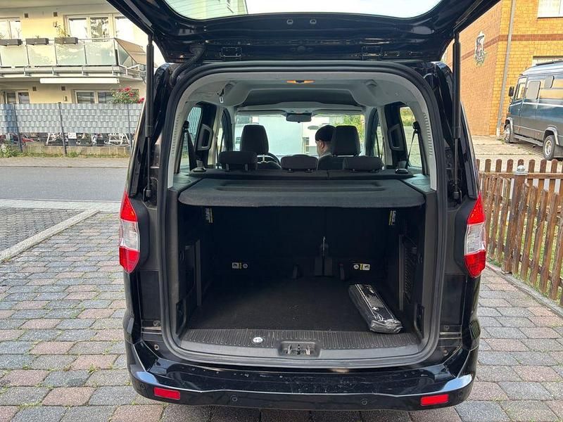 Gebraucht Ford Tourneo Courier Trend 101 PS (74 kW) 2016 Schwarz Van / Kleinbus