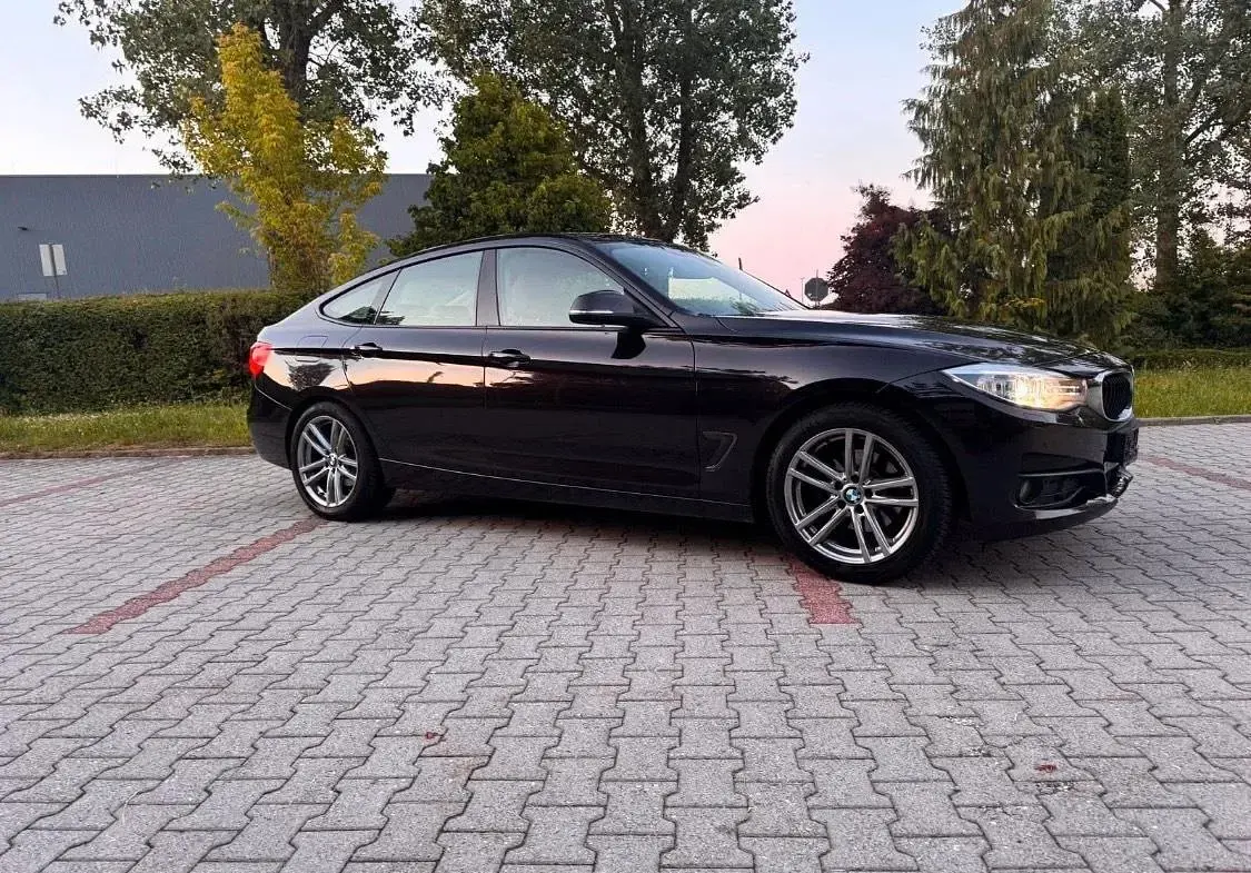 Gebraucht BMW 320 184 PS (135 kW) 2013 Braun Limousine
