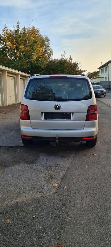 Silber Gebraucht 2010 VW Touran Van / Kleinbus | 2.999 € (Superpreis) - Bild 1/4
