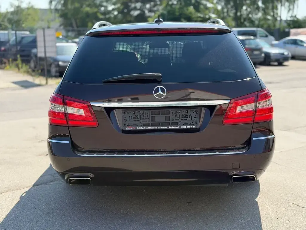 Gebraucht Mercedes E250 204 PS (150 kW) 2012 Violet Kombi