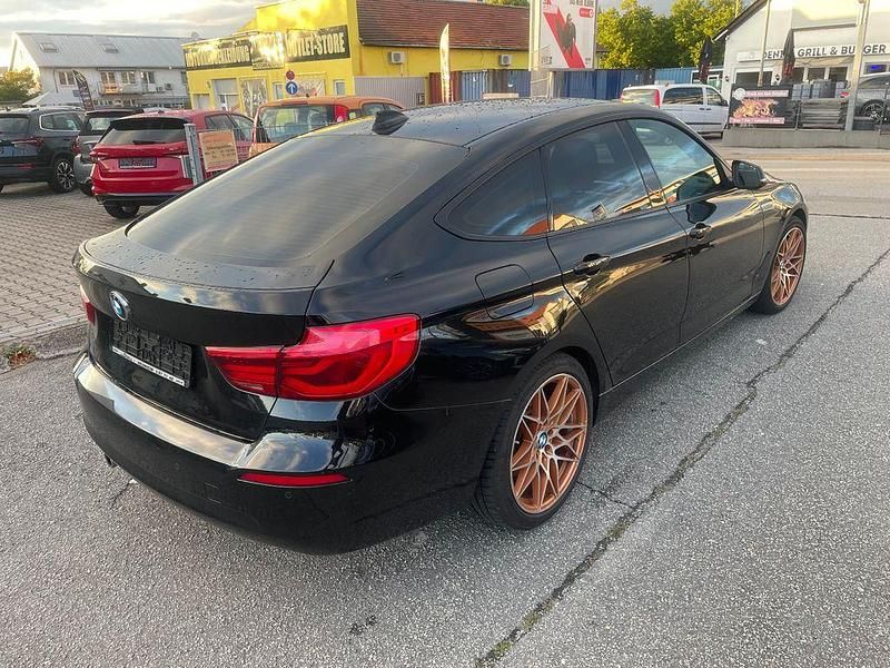 Gebraucht BMW 330 Advantage 258 PS (189 kW) 2017 Schwarz Limousine