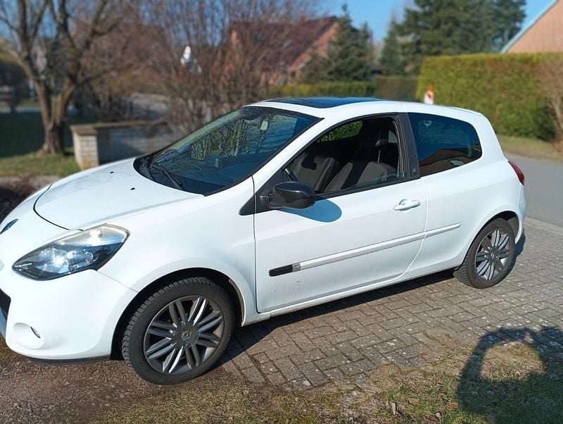 Gebraucht Renault Clio II Night&Day 103 PS (75 kW) 2011 Weiß Kleinwagen