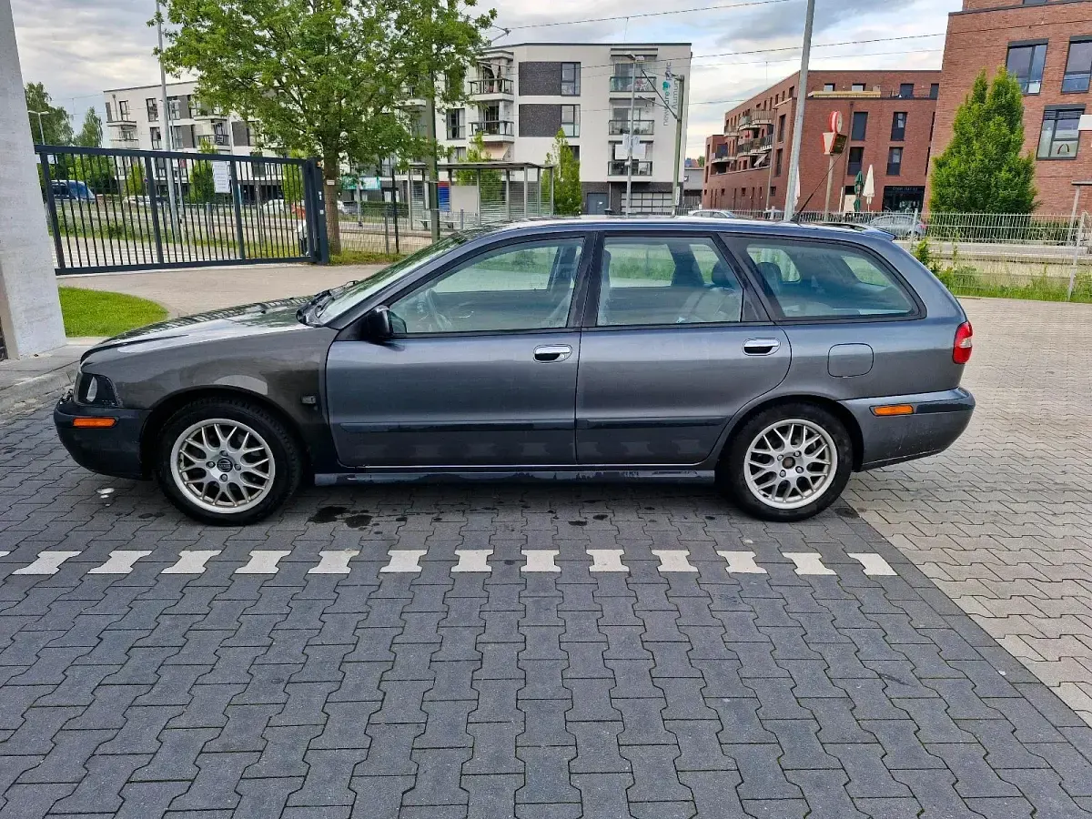 Gebraucht Volvo V40 163 PS (119 kW) 2001 Silber Kombi