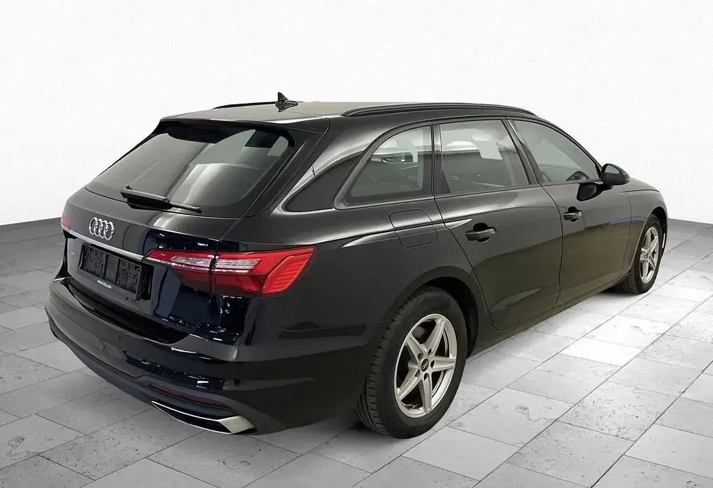 Gebraucht Audi A4 Ambiente 136 PS (100 kW) 2022 Schwarz Limousine