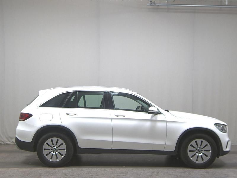 Polarweiss unilack Gebraucht 2022 Mercedes GLC200 SUV | 25.780 € - Bild 1/4
