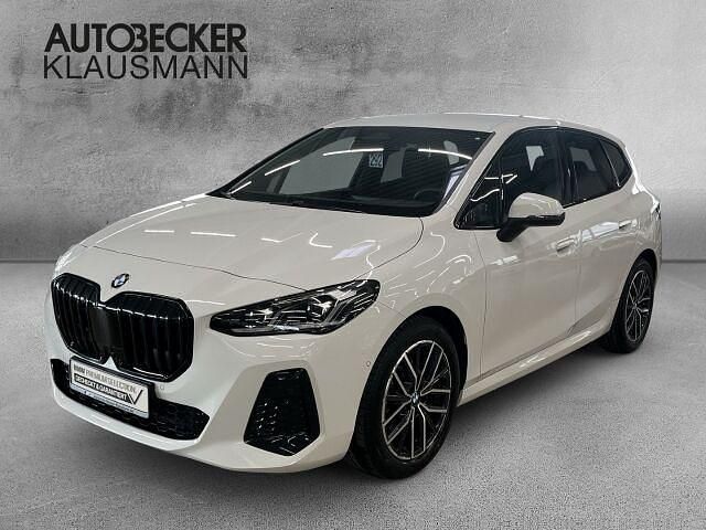 Weiss Gebraucht 2024 BMW 218 Active Tourer M Sport Van / Kleinbus | 38.876 € (Teuer) - Bild 1/2