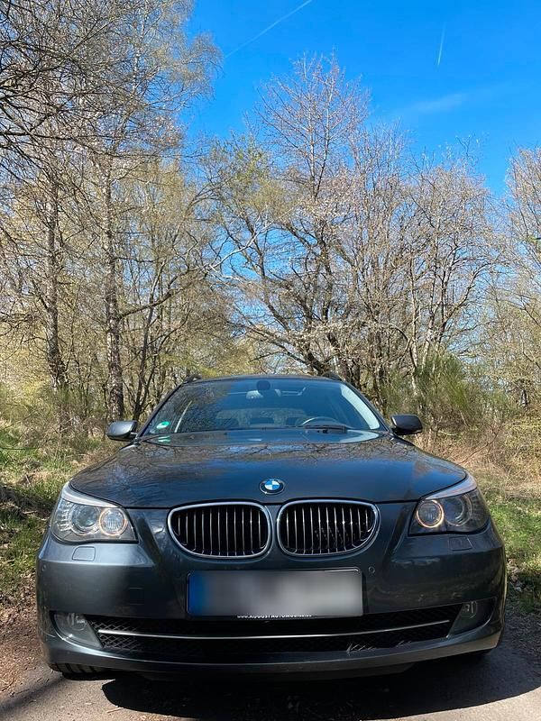 Gebraucht BMW 525 197 PS (144 kW) 2008 Grau Kombi