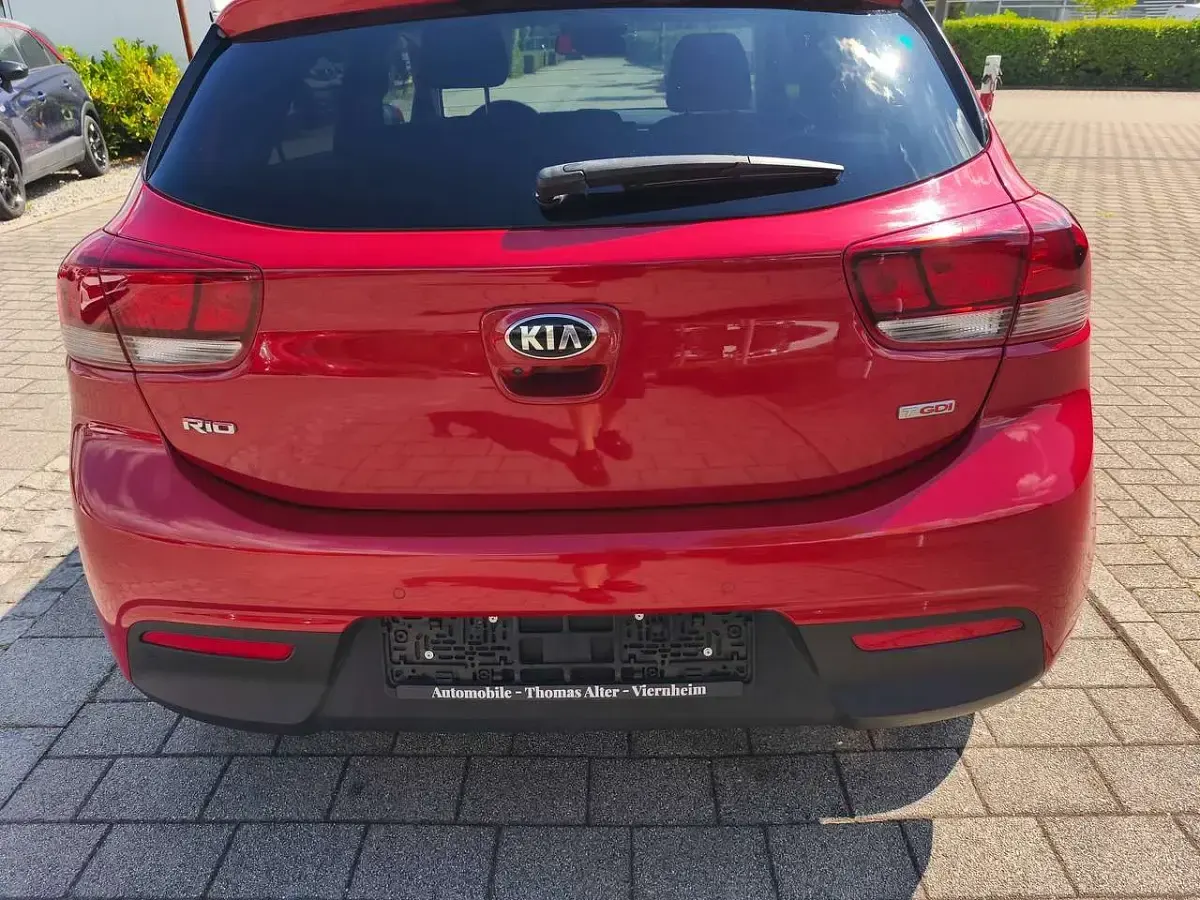 Gebraucht Kia Rio Spirit 101 PS (74 kW) 2017 Rot Limousine