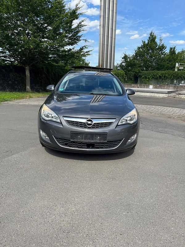 Gebraucht Opel Astra 110 PS (80 kW) 2011 Grau Kombi