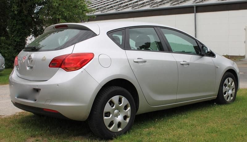 Gebraucht Opel Astra 116 PS (85 kW) 2010 Grau Limousine