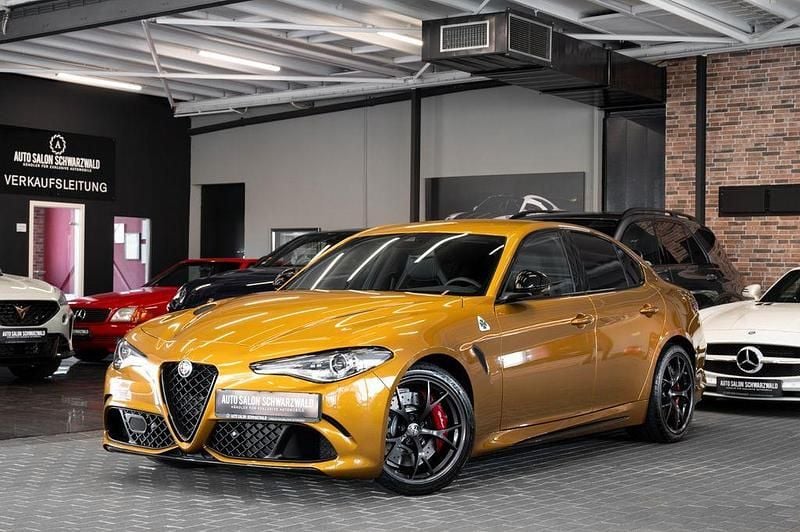 Colore esterno (ocra) Gebraucht 2022 Alfa Romeo Giulia Quadrifoglio Limousine | 76.990 € (Etwas zu teuer) - Bild 1/4