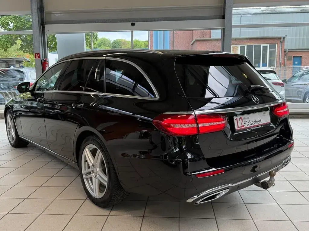 Gebraucht Mercedes E350 Advantage 258 PS (189 kW) 2017 Schwarz Limousine