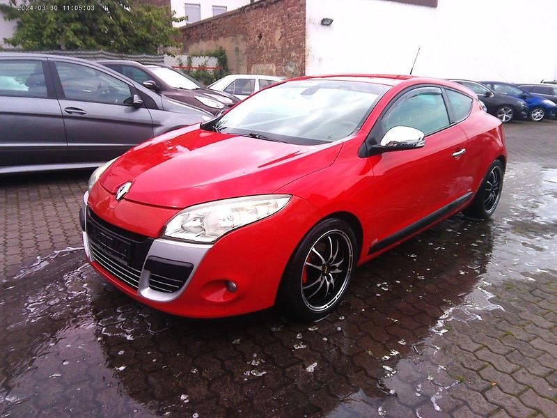 Gebraucht Renault Mégane Coupé Dynamique 110 PS (80 kW) 2009 Rot Coupé
