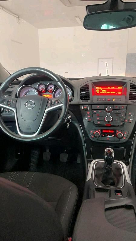 Gebraucht Opel Insignia 140 PS (102 kW) 2012 Limousine