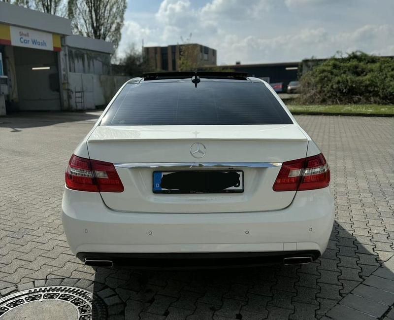 Gebraucht Mercedes E350 Avantgarde 265 PS (194 kW) 2011 Weiß Limousine