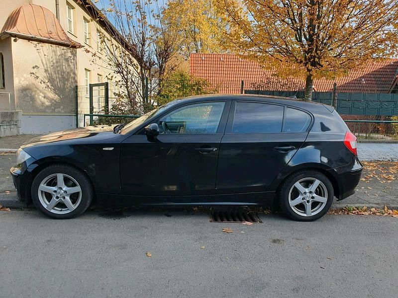Schwarz Gebraucht 2006 BMW 116 Kleinwagen | 1.950 € - Bild 1/4