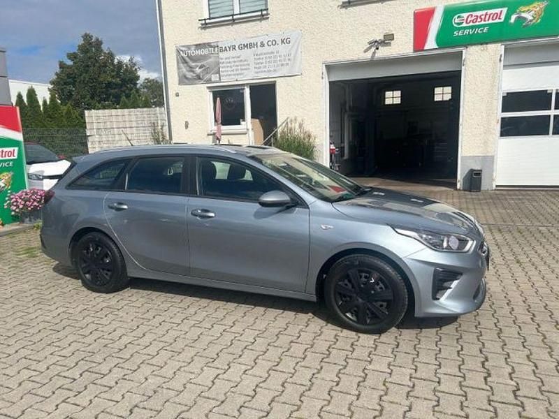 Gebraucht Kia Ceed 99 PS (72 kW) 2019 (css) lunar silver m (metallic) Kleinwagen